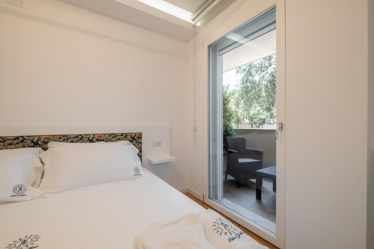 Helios Guest House Кальярі Екстер'єр фото