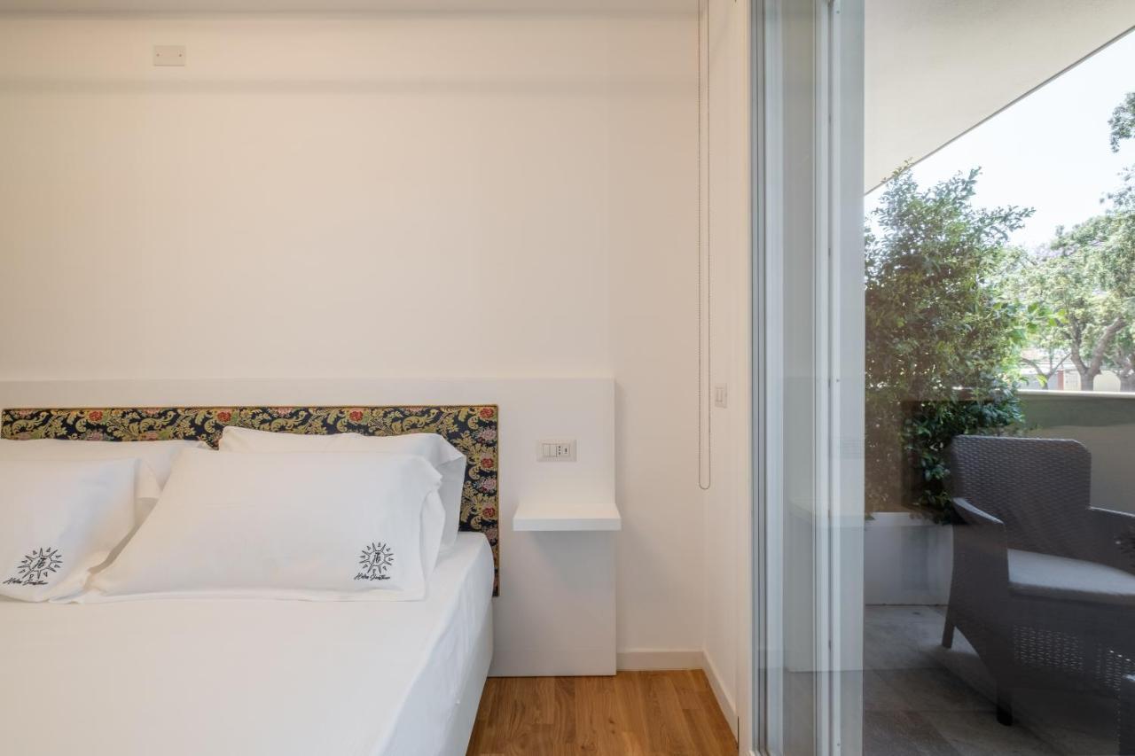 Helios Guest House Кальярі Екстер'єр фото