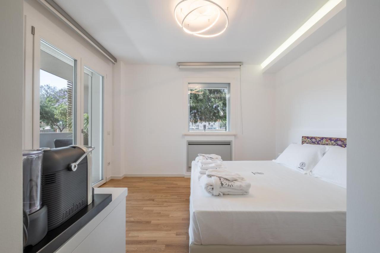 Helios Guest House Кальярі Екстер'єр фото