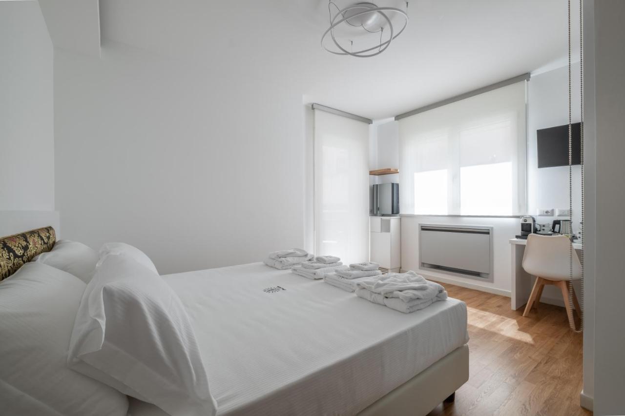Helios Guest House Кальярі Екстер'єр фото