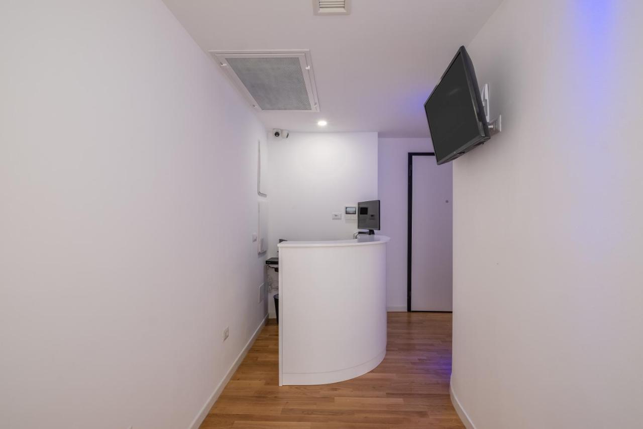 Helios Guest House Кальярі Екстер'єр фото