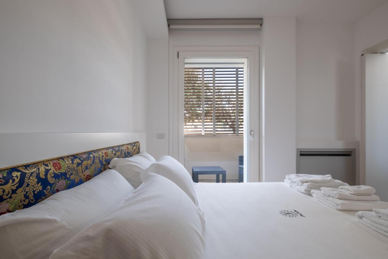 Helios Guest House Кальярі Екстер'єр фото
