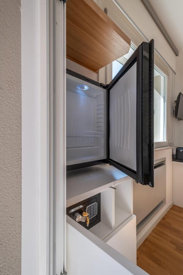 Helios Guest House Кальярі Екстер'єр фото