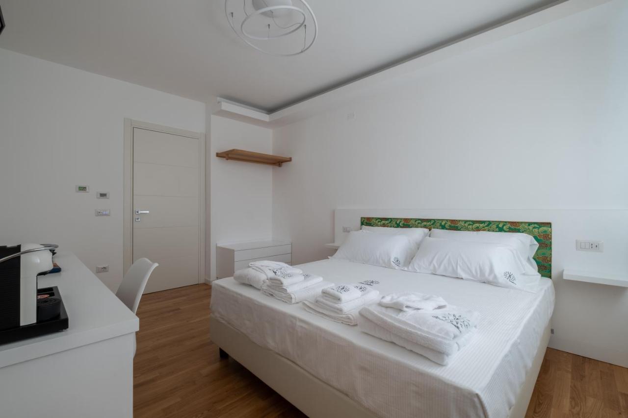 Helios Guest House Кальярі Екстер'єр фото