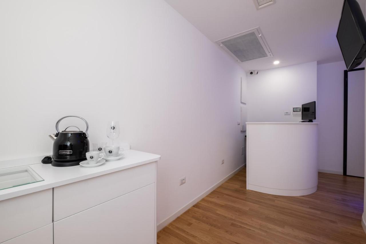 Helios Guest House Кальярі Екстер'єр фото